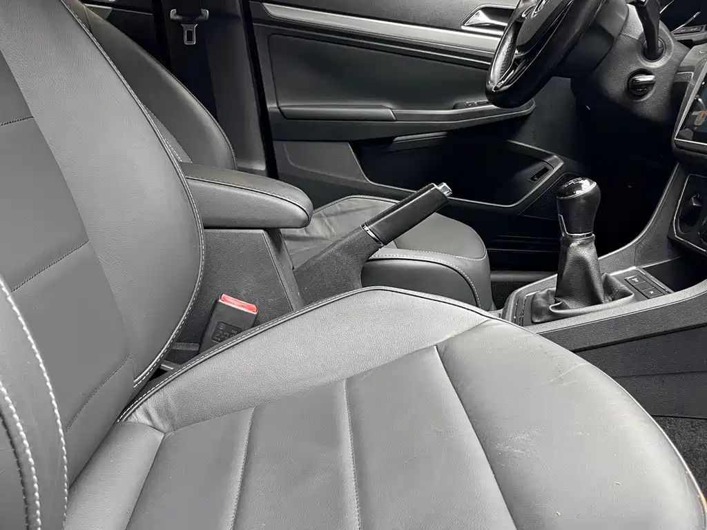 VOLKSWAGEN LAVIDA 2015