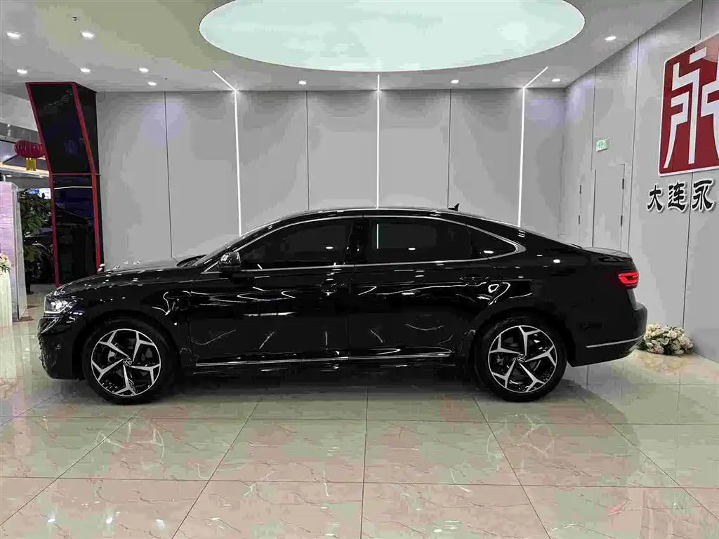 VOLKSWAGEN PASSAT 2024