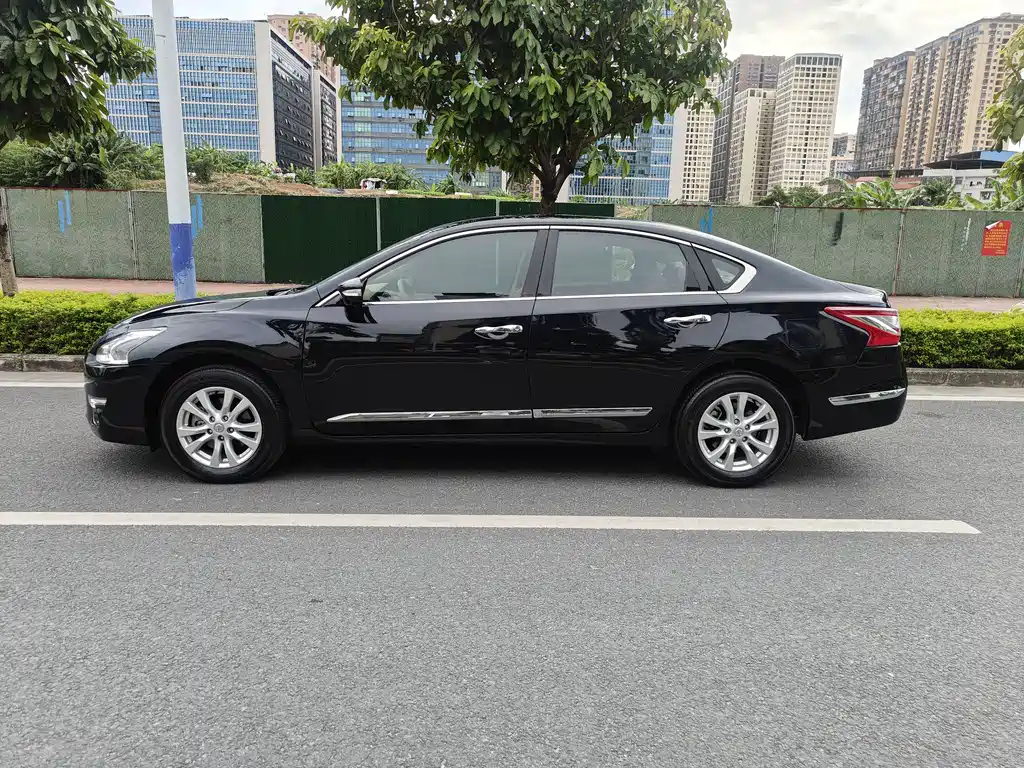 NISSAN TEANA 2015