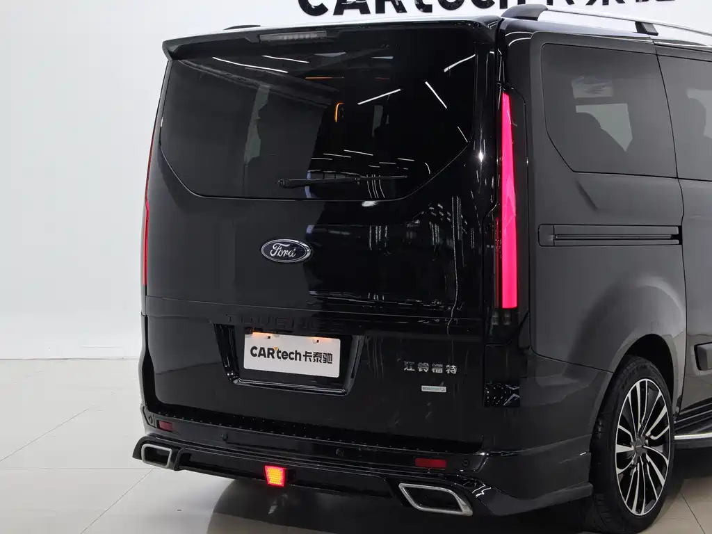 FORD TOUREO 2020