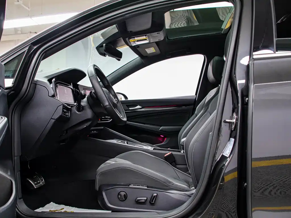 VOLKSWAGEN GOLF 2022