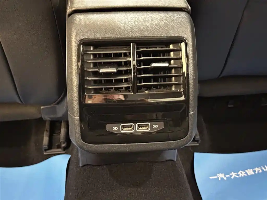 VOLKSWAGEN SAGITAR 2022