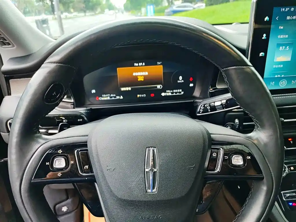 LINCOLN ADVENTURER 2022