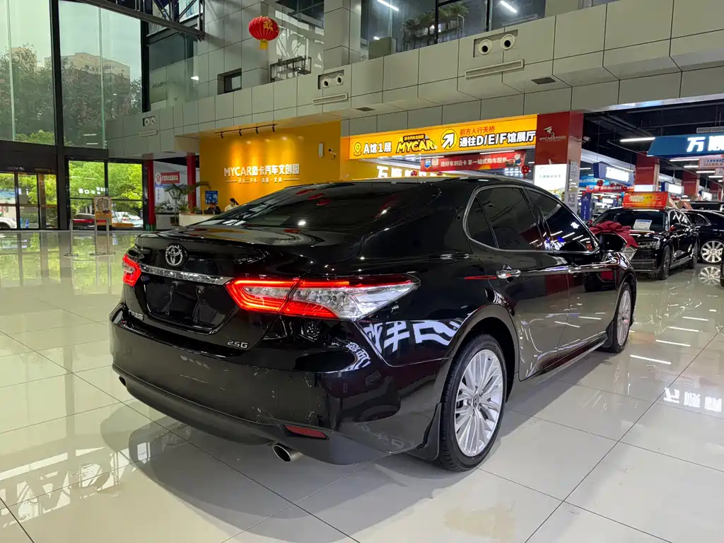 TOYOTA CAMRY 2019