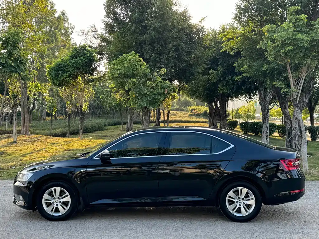 SKODA SUPERB 2019