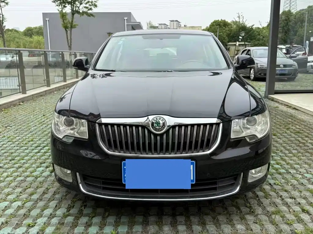 SKODA SUPERB 2012
