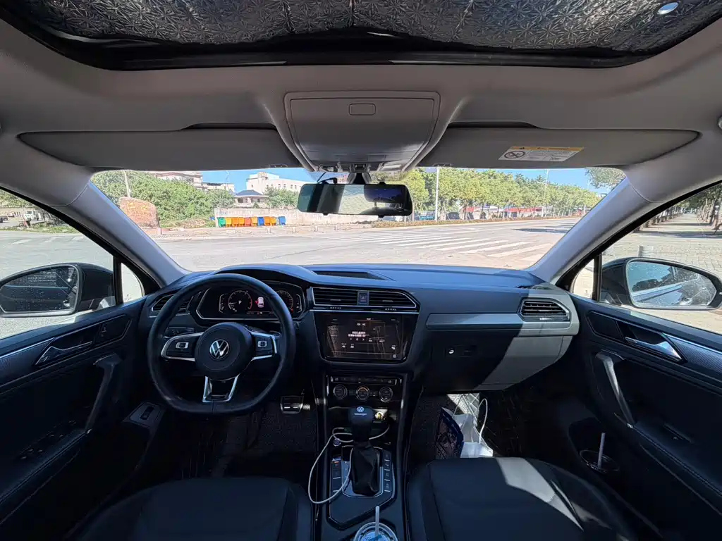 VOLKSWAGEN TIGUAN L 2021