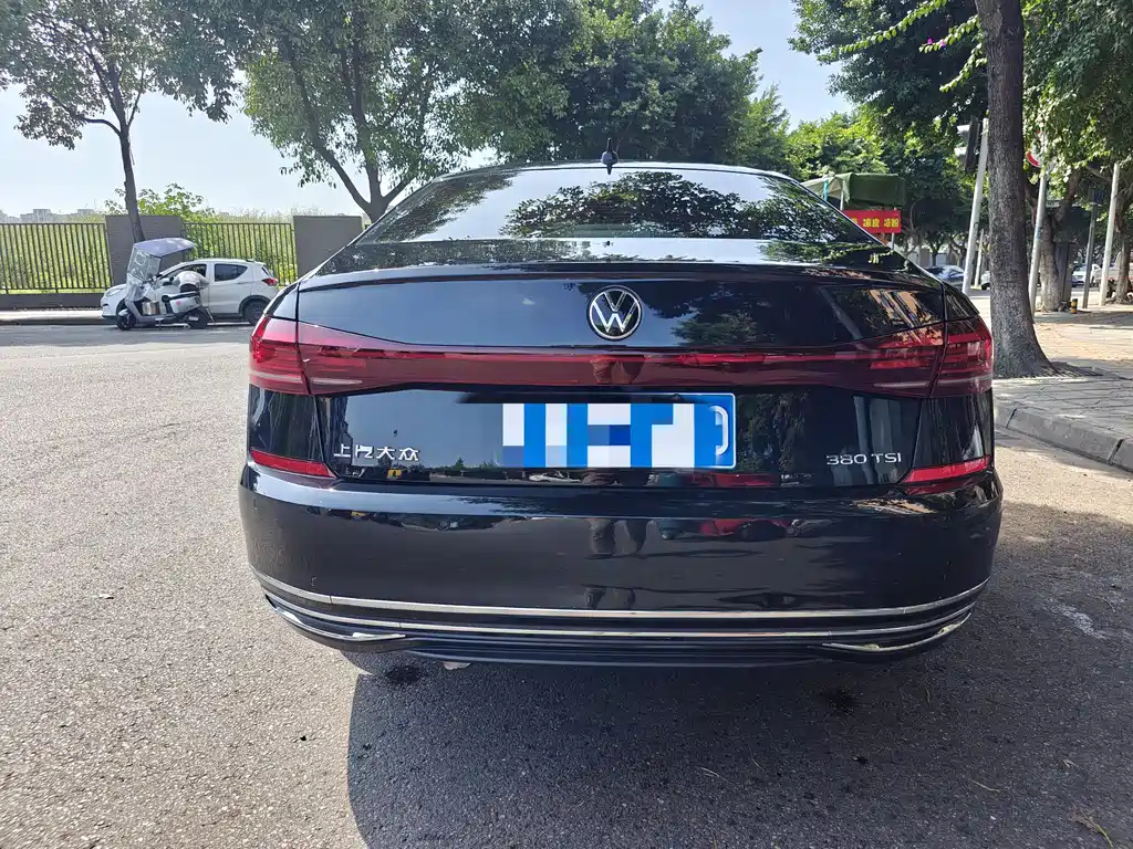 VOLKSWAGEN PASSAT 2024
