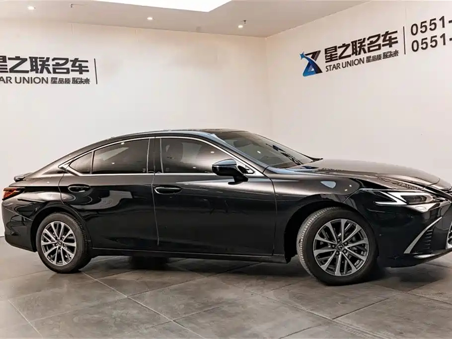 LEXUS ES 2025