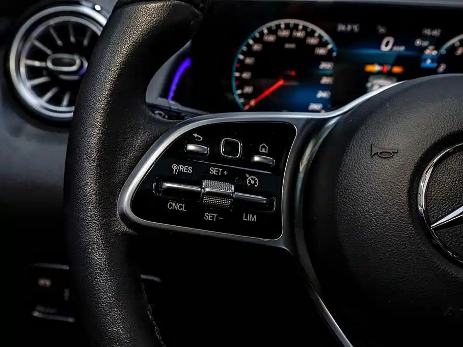 MERCEDES BENZ GLB 2023