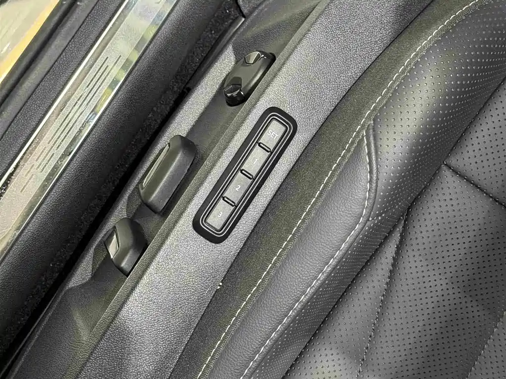 VOLKSWAGEN PASSAT 2024