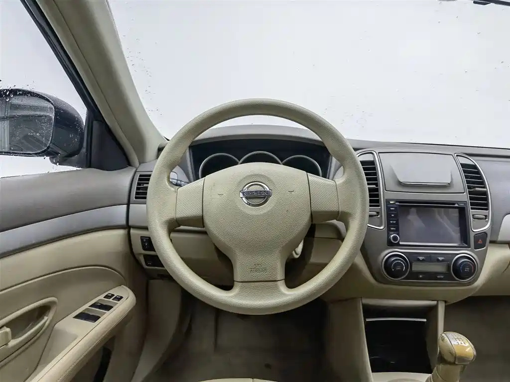 NISSAN SYLPHY 2015