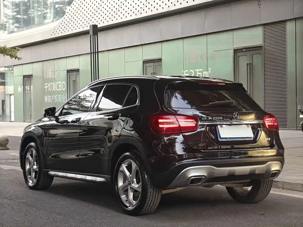 MERCEDES BENZ GLA 2021