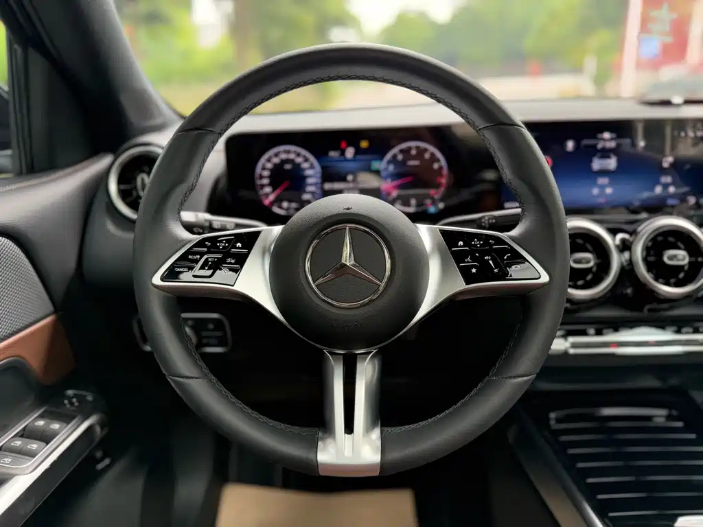 MERCEDES BENZ GLB 2023