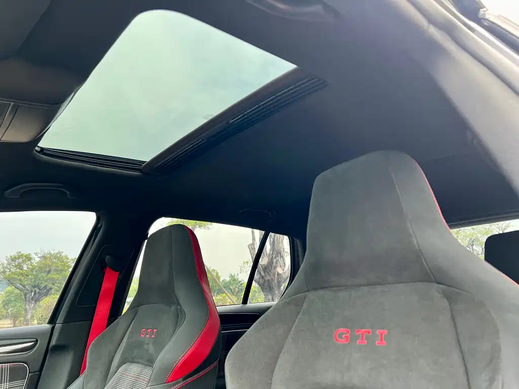 VOLKSWAGEN GOLF GTI 2011