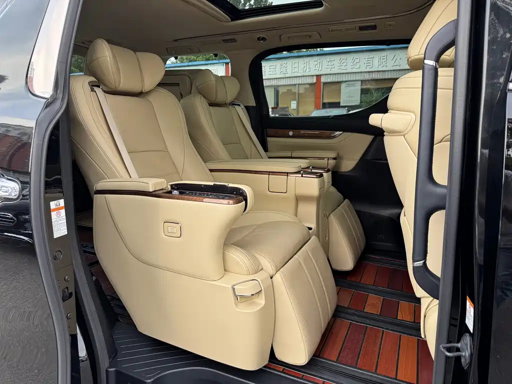 TOYOTA ALPHARD 2018