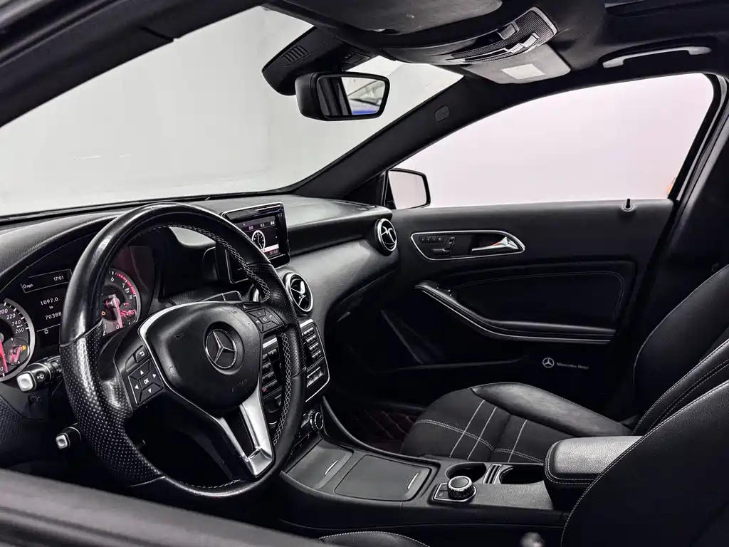 MERCEDES BENZ A-CLASS IMPORT 2015