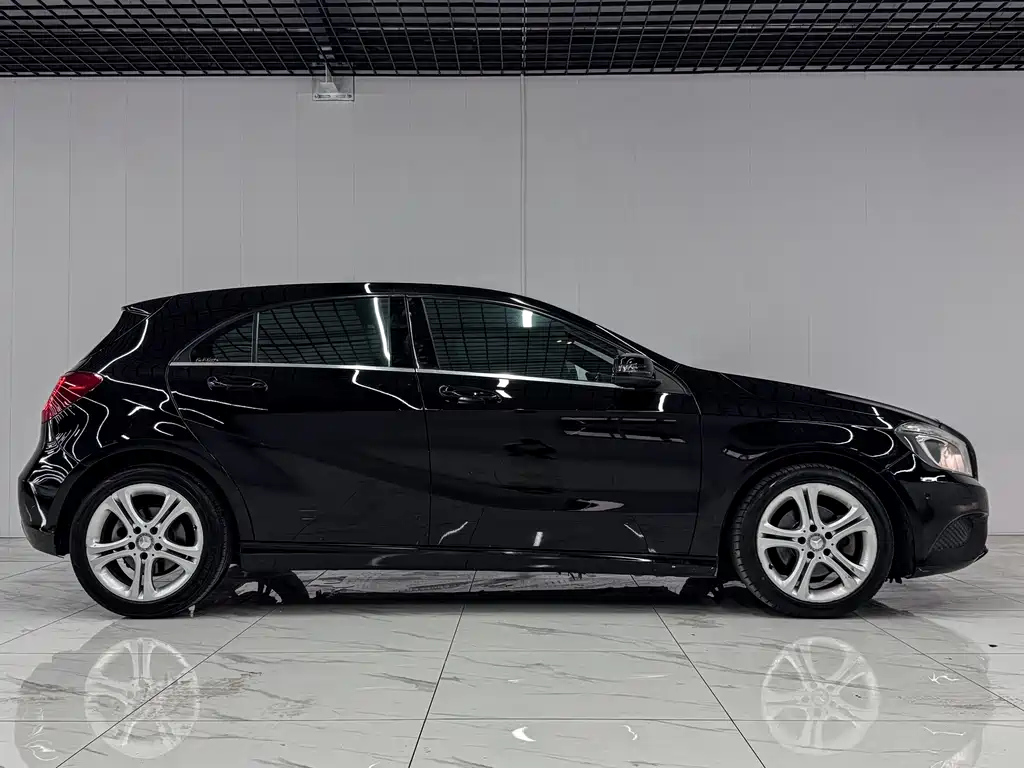MERCEDES BENZ A-CLASS IMPORT 2015