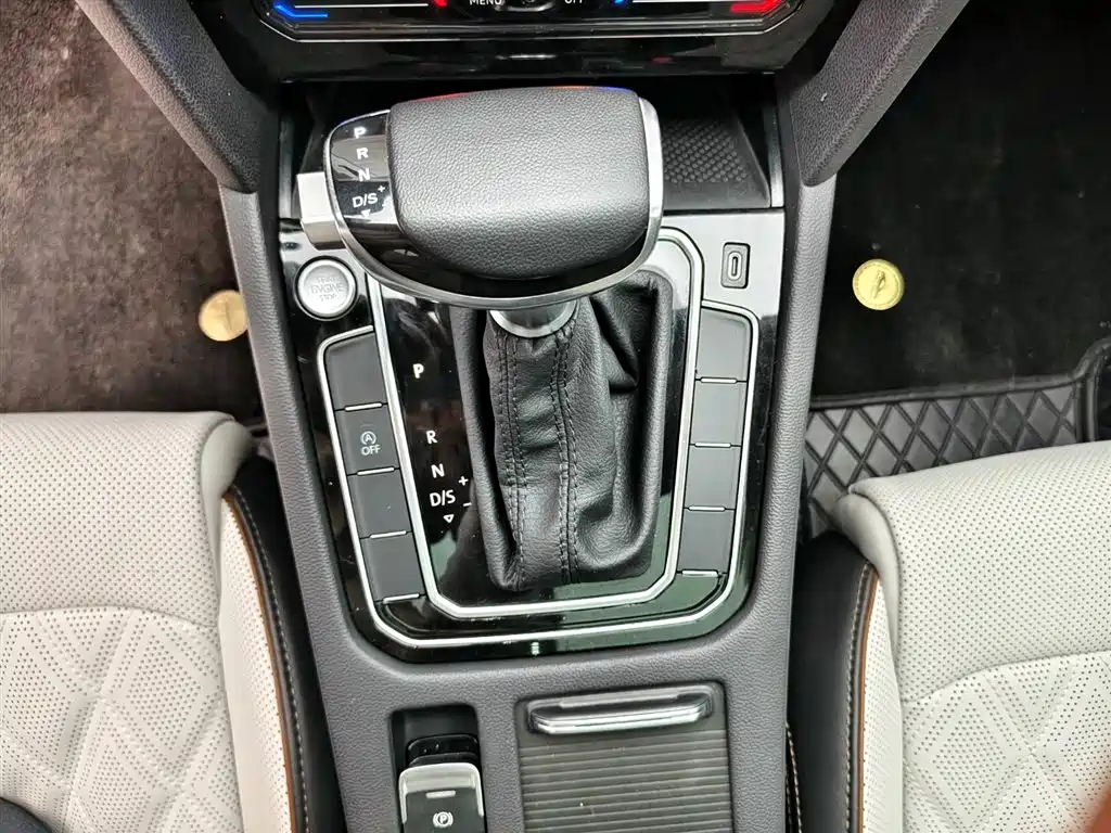 VOLKSWAGEN MAGOTAN 2024