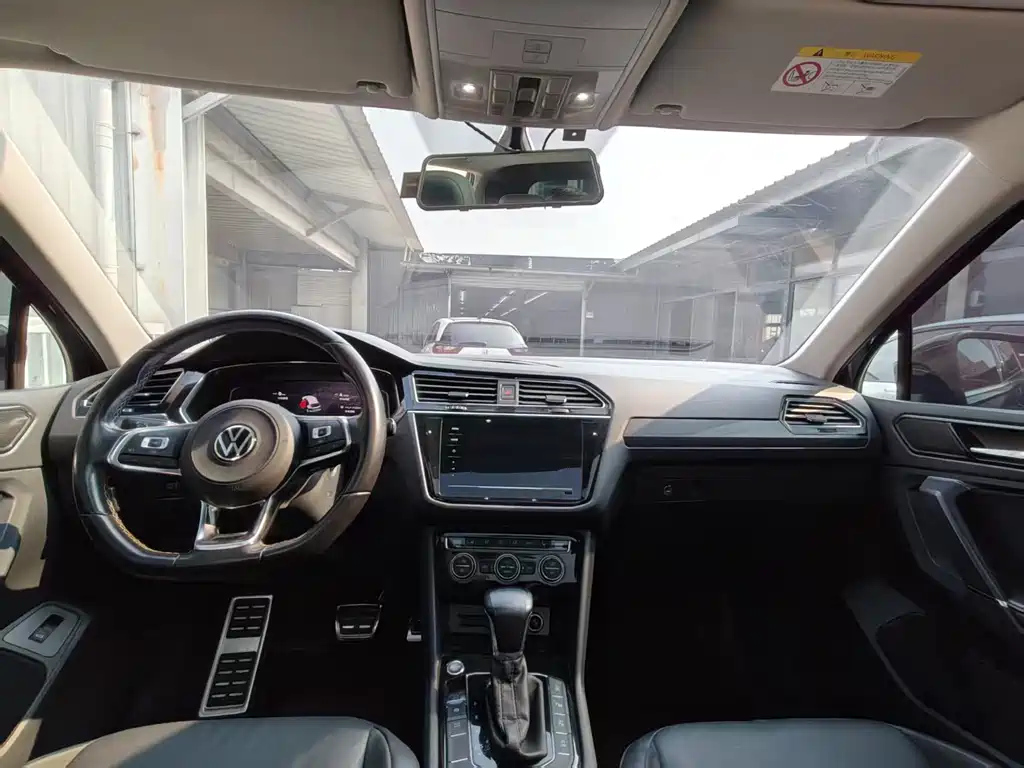 VOLKSWAGEN TIGUAN L 2021