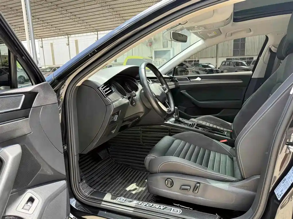 VOLKSWAGEN MAGOTAN 2020