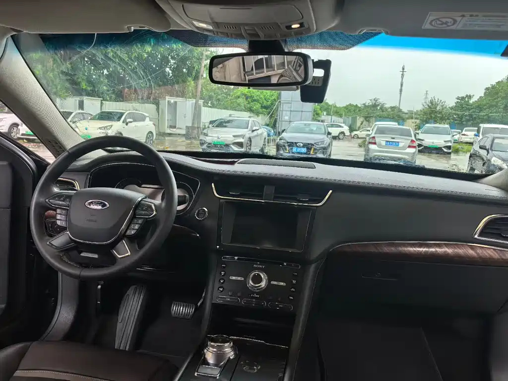 FORD TAURUS 2017