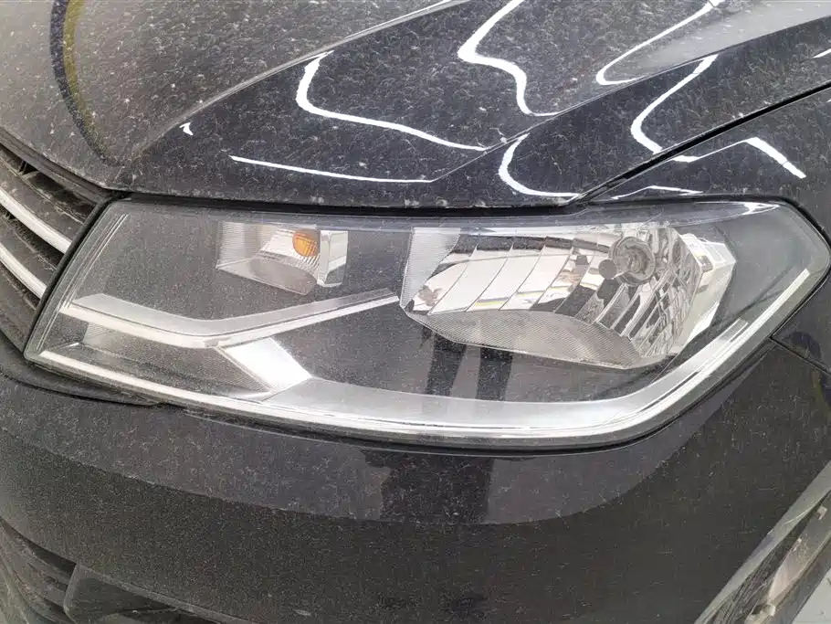 VOLKSWAGEN SANTANA 2017
