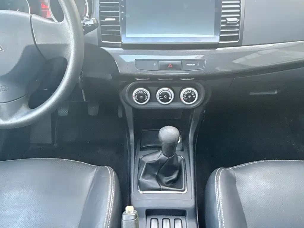 MITSUBISHI LANCER EX 2011