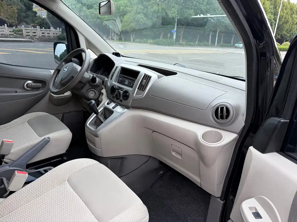 NISSAN NV200 2014