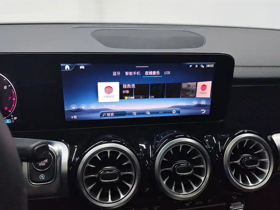 MERCEDES BENZ GLB 2024