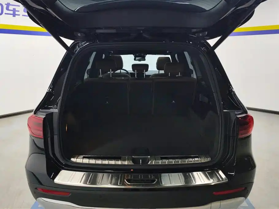 MERCEDES BENZ GLB 2024