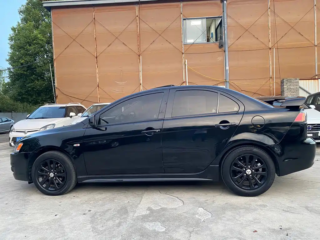 MITSUBISHI LANCER EX 2012