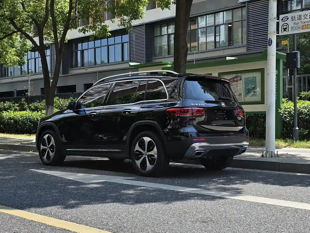 MERCEDES BENZ GLB 2023