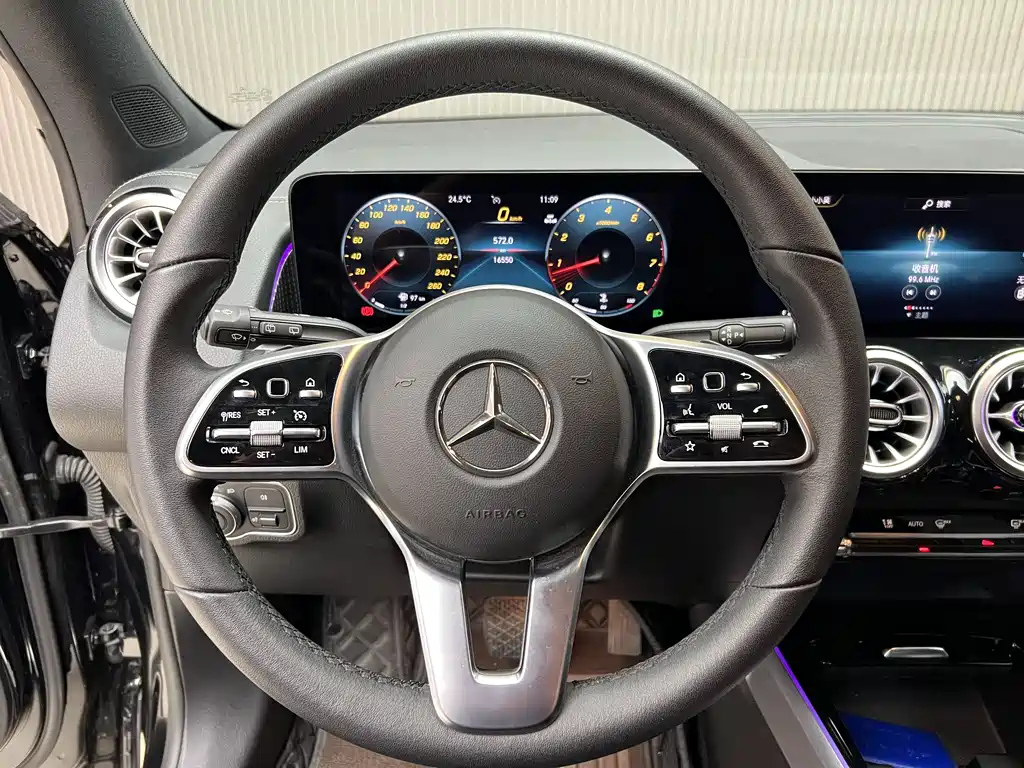 MERCEDES BENZ GLB 2024