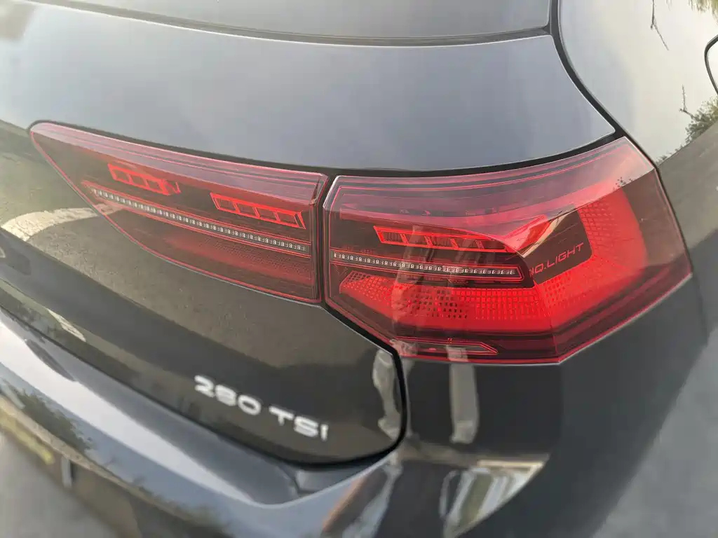 VOLKSWAGEN GOLF 2022