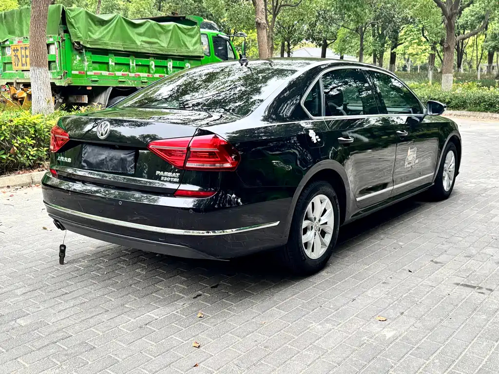 VOLKSWAGEN PASSAT 2017
