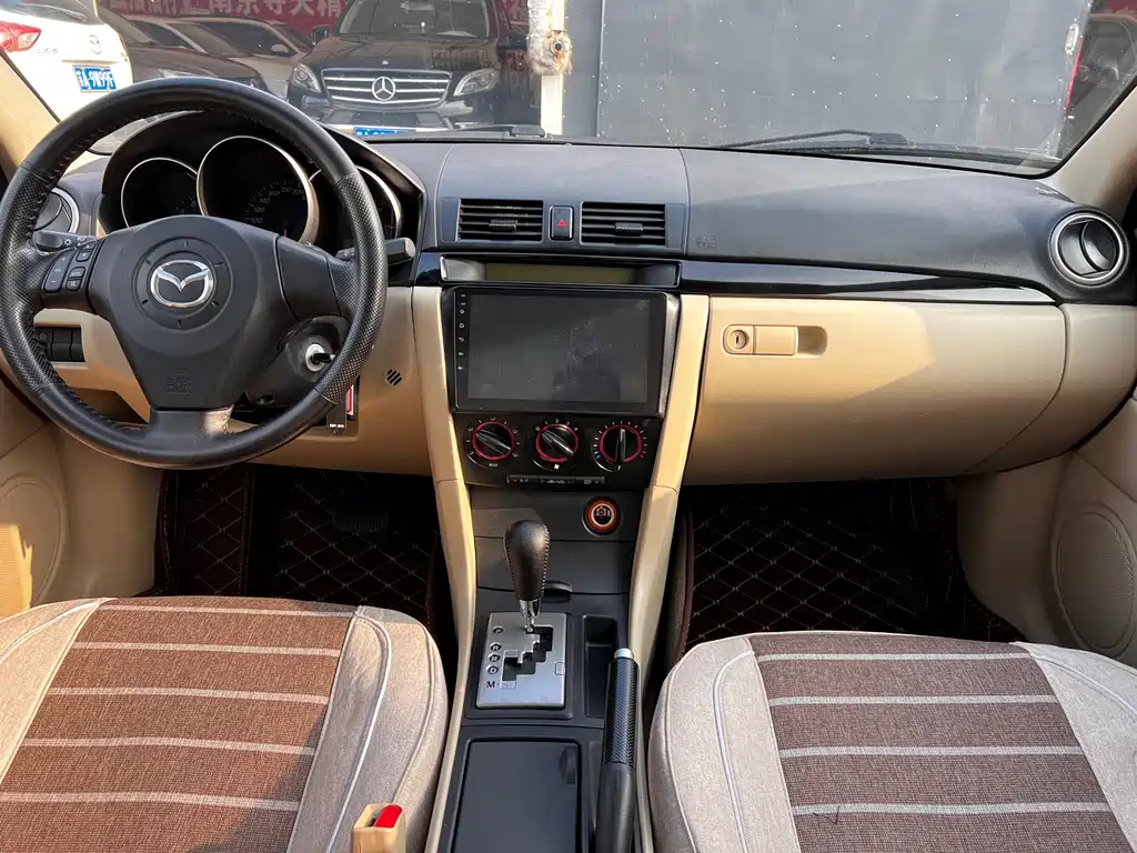 MAZDA 3 2010