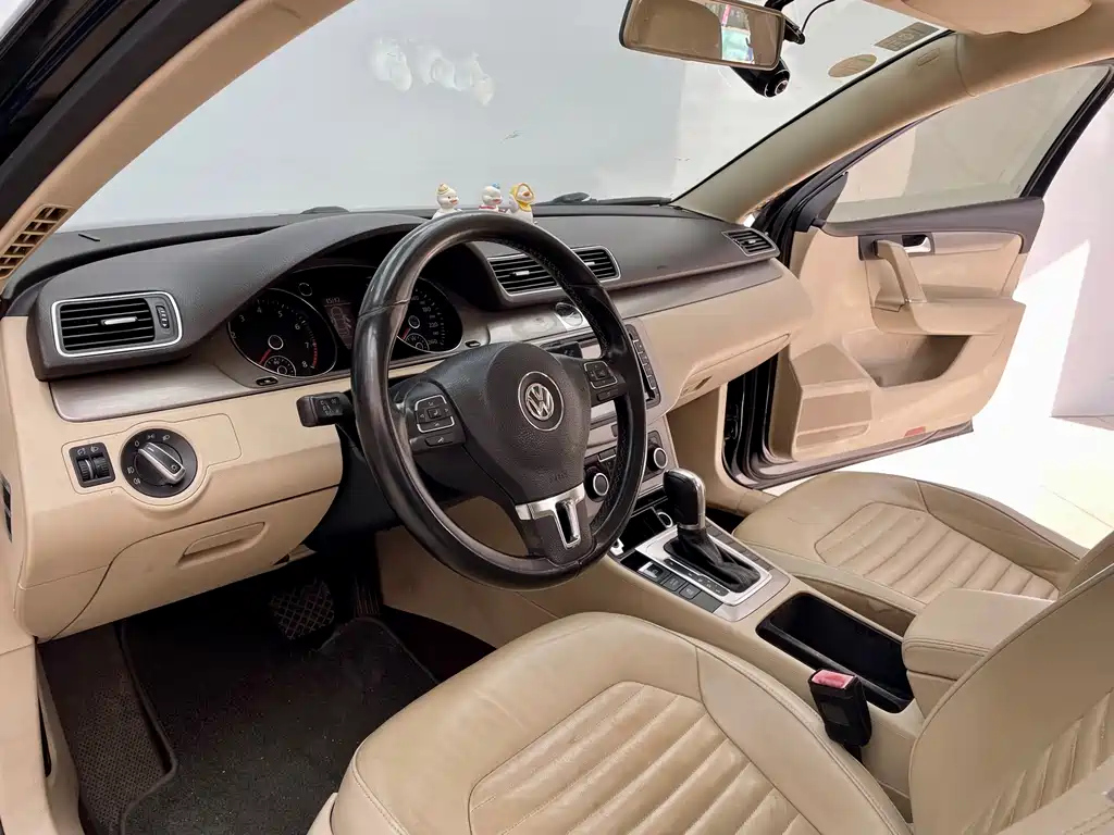 VOLKSWAGEN MAGOTAN 2012