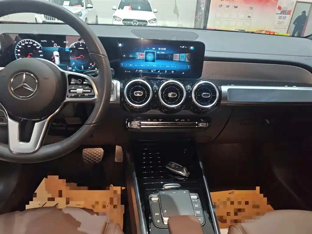 MERCEDES BENZ GLB 2023