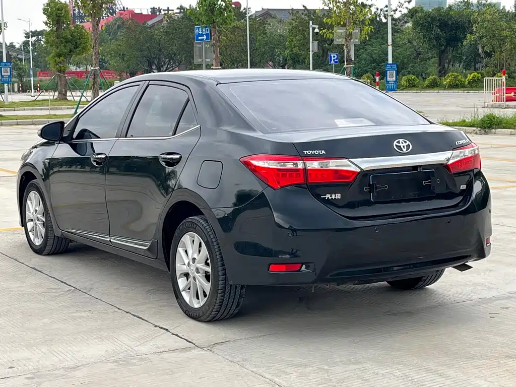 TOYOTA COROLLA 2015