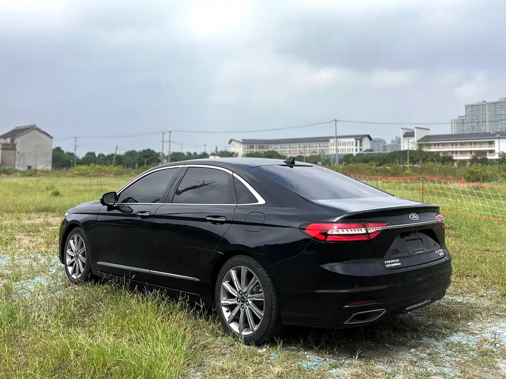 FORD TAURUS 2021