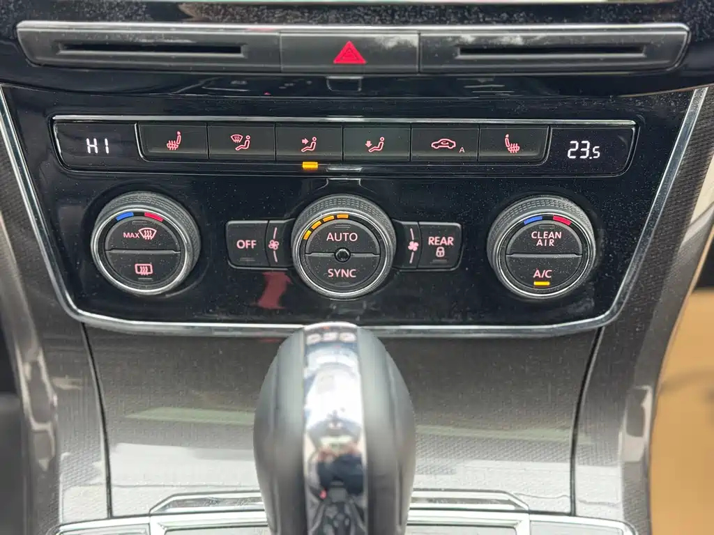 VOLKSWAGEN PASSAT 2017