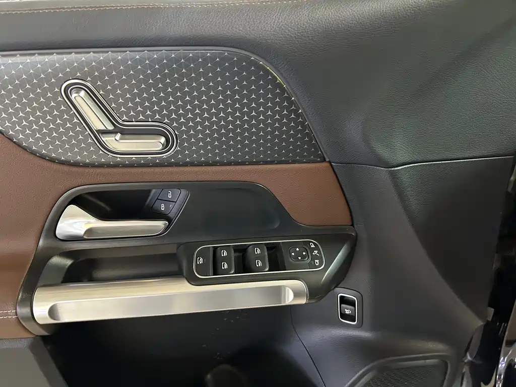 MERCEDES BENZ GLB 2024