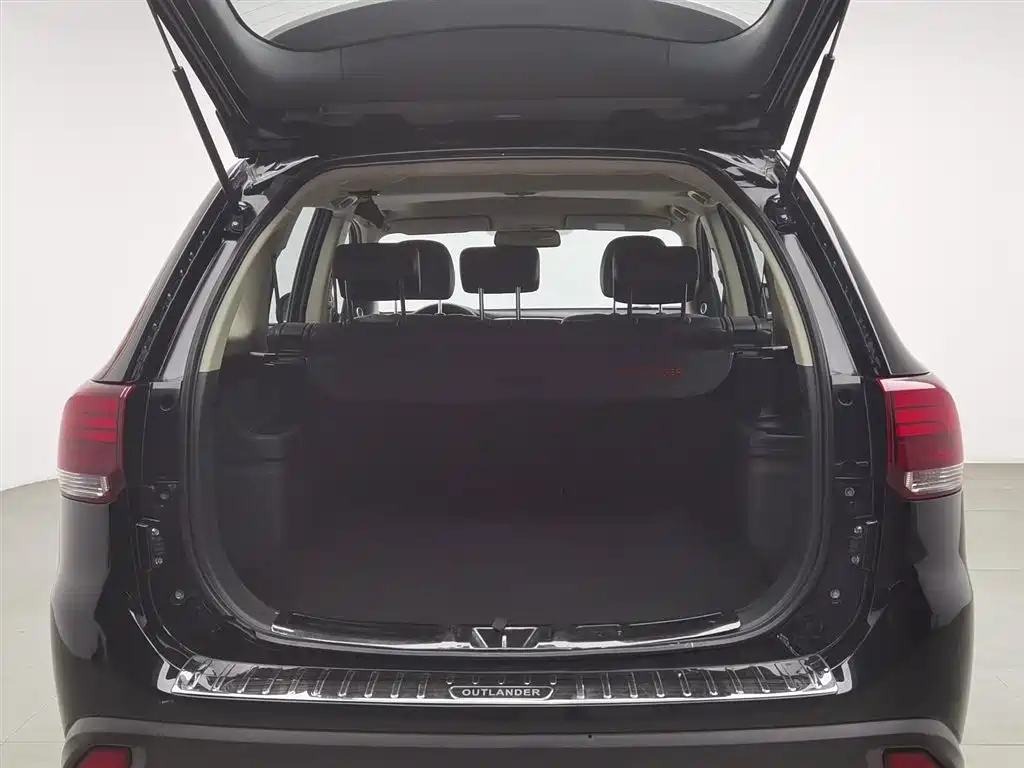MITSUBISHI OUTLANDER 2018