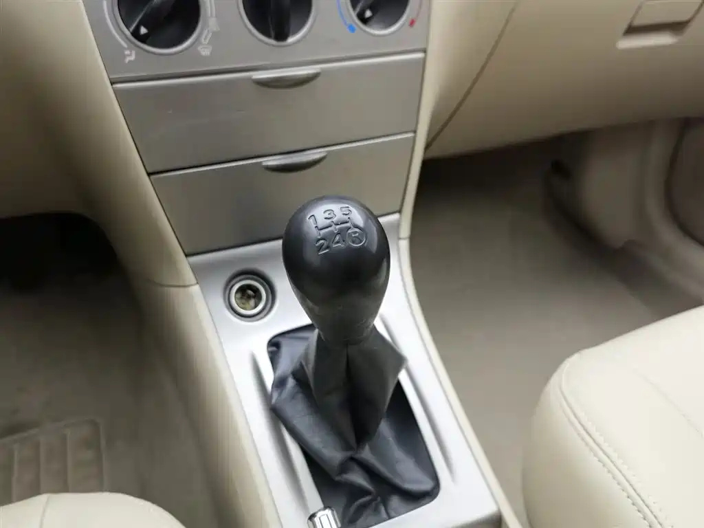 TOYOTA COROLLA 2013