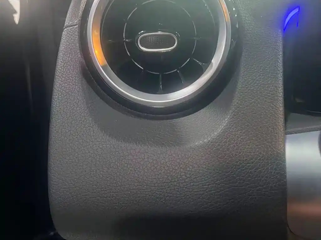 MERCEDES BENZ GLB 2025