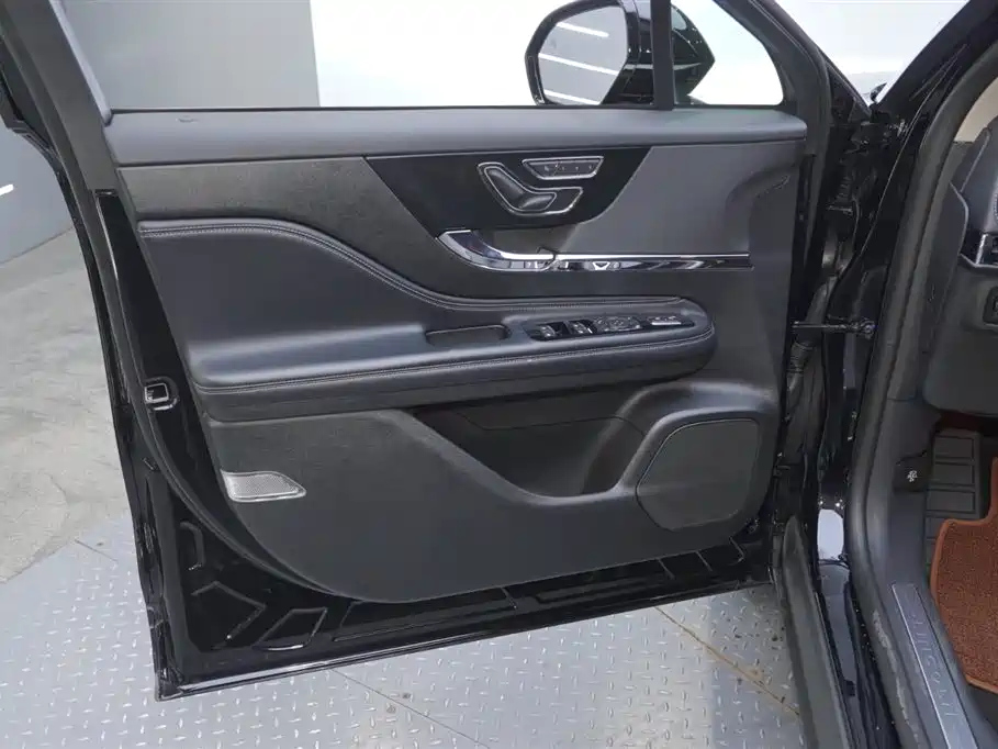 LINCOLN ADVENTURER 2024