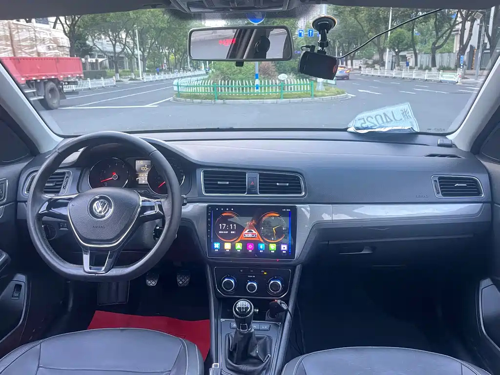 VOLKSWAGEN LAVIDA 2016