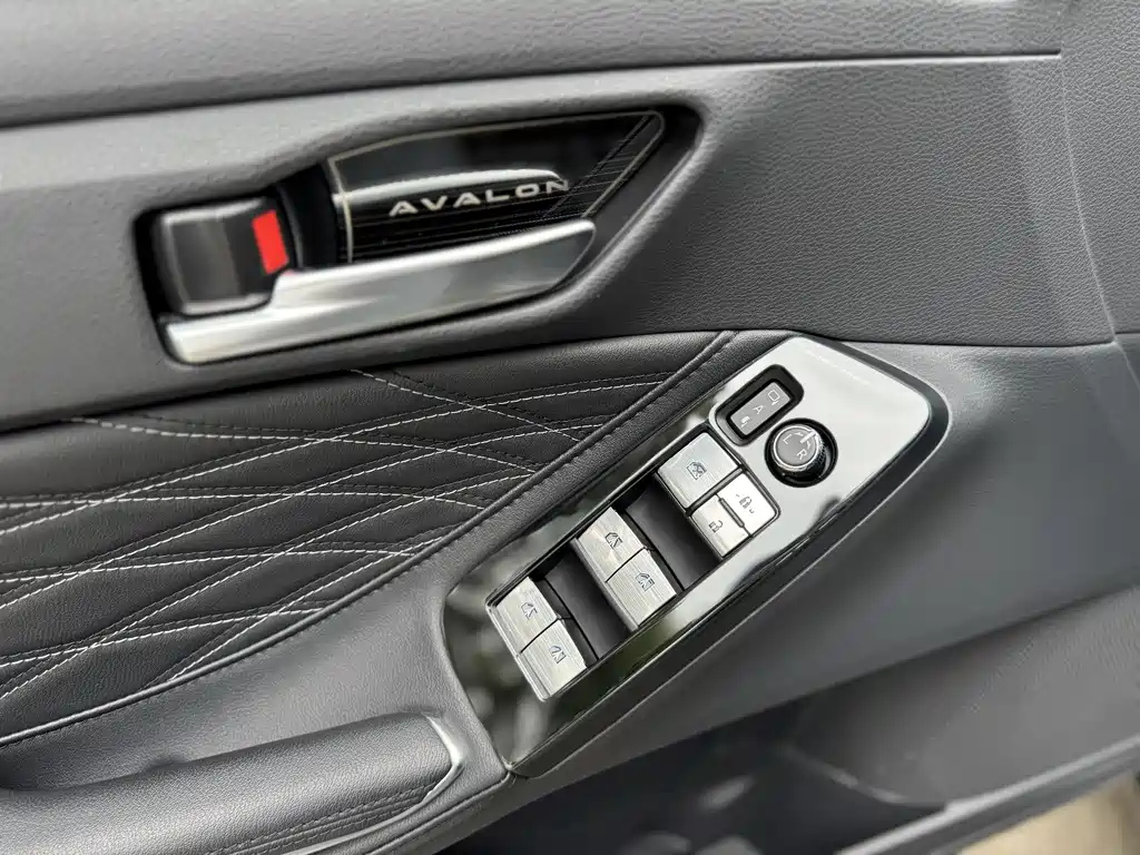 TOYOTA AVALON 2024