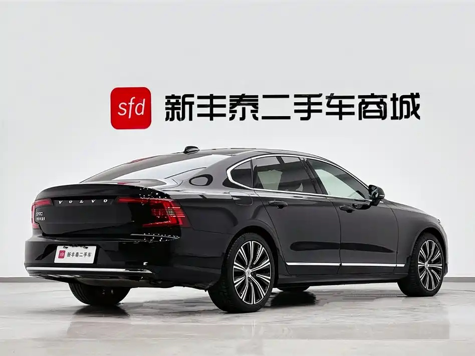 VOLVO S90 2023